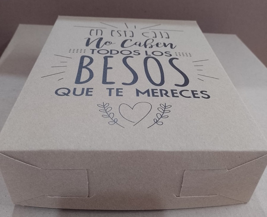 CAJA DE REGALO KRAFT (TAPA Y BASE) DISEÑO BESOS MED.25.5 x 20 x 6.5